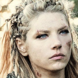 Why Lagertha From 'Vikings' Looks So Familiar - ZergNet