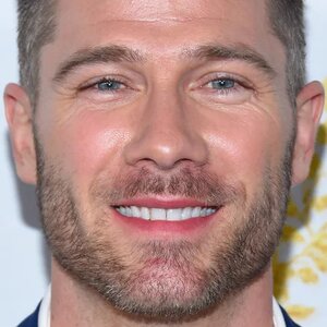 What Only True Fans Know About Hallmark Star Luke Macfarlane Zergnet