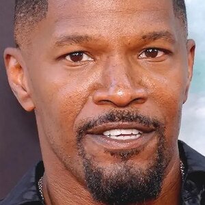 Jamie Foxx S Friends Speak Out As The Star Remains Hospitalized Zergnet