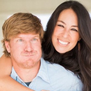 Behind The Scenes With 'Fixer Upper' Couple Chip & Joanna Gaines - ZergNet