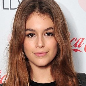 Cindy Crawford's Daughter Stuns in New Ad Campaign - ZergNet