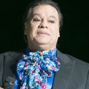 Beloved Mexican Singer Dies at 66 - ZergNet