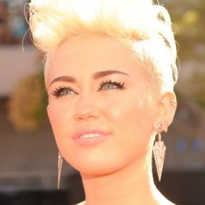 Miley Cyrus Vents Her Anger Over 'Beyonce Diss' - ZergNet