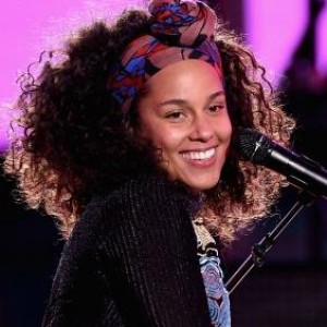 Did Alicia Keys Come Out As Bisexual In New Song? - ZergNet