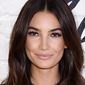Lily Aldridge Looks Totally Different with a Bob - ZergNet