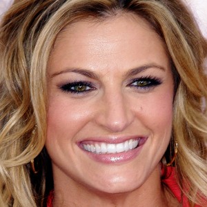 Erin Andrews Reveals Cancer Diagnosis - ZergNet