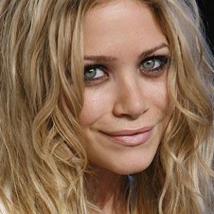 Check Out Mary-Kate Olsen's Weird Engagement Ring - ZergNet