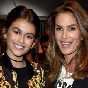 Cindy Crawford's Daughter Doesn't Like Taking Pics With Her - ZergNet
