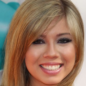 Did Jennette McCurdy Leak Those Photos Herself? - ZergNet