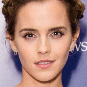 Emma Watson Says She's Done Taking Selfies With Fans - ZergNet