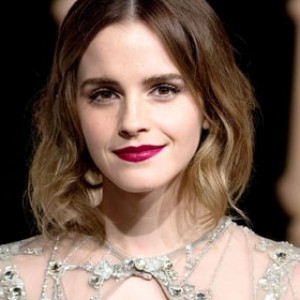 Why Emma Watson Doesn't Take Selfies With Fans Anymore - ZergNet