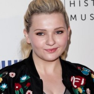 Abigail Breslin Is Nearly Unrecognizable In 'Dirty Dancing' - ZergNet