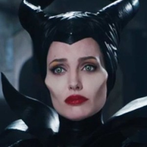 Angelina Jolie Is Terrifying In New Maleficent Trailer Zergnet