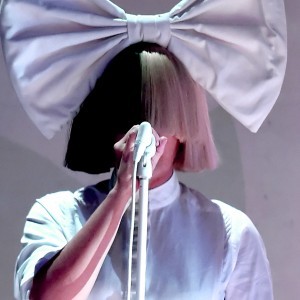 Sia Took Off Her Disguise to Reveal She's Drop-Dead Gorgeous - ZergNet