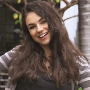 Mila Kunis Surprises Her Parents by Remodeling Their L.A. - ZergNet