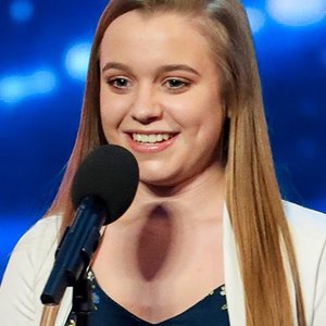 Simon Cowell Says This 14-Year-Old Singer Is the Next Big Thing - ZergNet