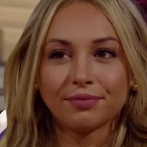 'Bachelor in Paradise' Suspended After Bizarre Intimate Behavior - ZergNet