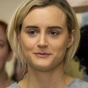 How That Fan-Favorite Flashback in 'OITNB' Came to Be - ZergNet