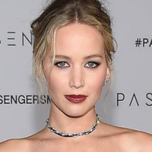 Jennifer Lawrence’s Harrowing Private Jet Emergency - ZergNet