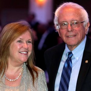 FBI Investigation Prompts Bernie And Jane Sanders To Hire Lawyer - ZergNet