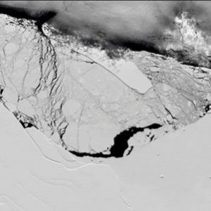 antarctica iceberg breaking off effects