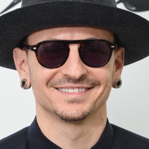 Chester Bennington's Death Almost Identical to Chris Cornell's - ZergNet