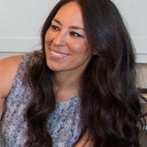 'Fixer Upper' Star Joanna Gaines Has a Warning for Fans - ZergNet