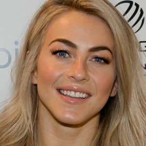 Everything We Know About Julianne Hough's Safari Honeymoon - ZergNet