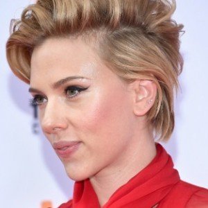 Why We Never Hear About Scarlett Johansson's Twin - ZergNet