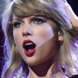 The Facts About Taylor Swift's Groping Scandal - ZergNet