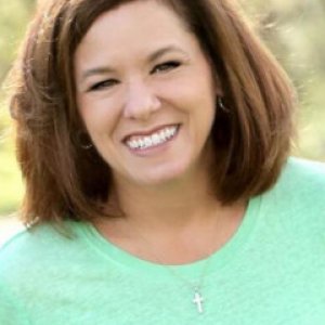 Woman Dies After Falling Off Balcony While Laughing Hard - ZergNet