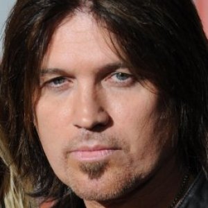 Dark Secrets the Cyrus Family Tried to Hide - ZergNet