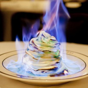 How to Make a Fiery Baked Alaska Flambé - ZergNet