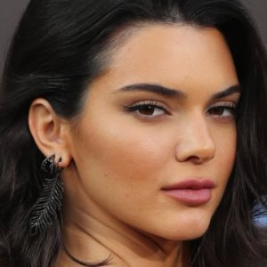 Celebrities Caught Leaving Servers Terrible Tips - ZergNet