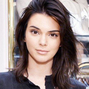 The Photogenic Trick Kendall Jenner Uses in Every Picture - ZergNet