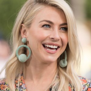 Julianne Hough's Secret to Her Amazing Body - ZergNet