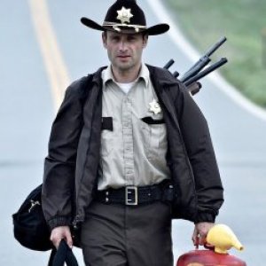 'The Walking Dead' Stars Revisit Their First Days on Set - ZergNet