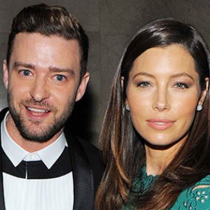 Weird Things Everyone Ignores About Justin & Jessica's Marriage - ZergNet