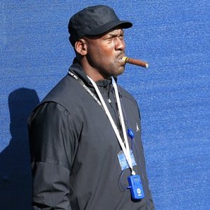 Michael Jordan Smokes an Insane Number of Cigars Every Day - ZergNet