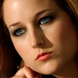 Why Hollywood Won't Cast Leelee Sobieski Anymore - ZergNet