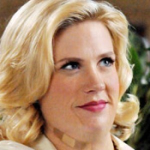 7 Ridiculous Ways TV Shows Covered Up Real-Life Pregnancies - ZergNet