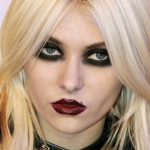 What Really Happened to Taylor Momsen? - ZergNet