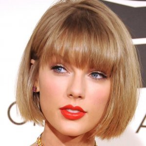 Why Taylor Swift's Friends Are All Fake - ZergNet