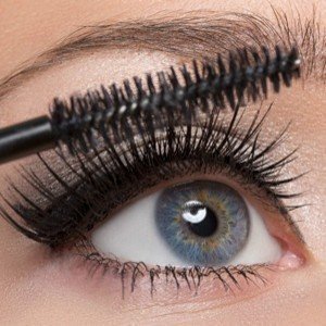 10 Simple Mascara Hacks Every Woman Should Know - ZergNet