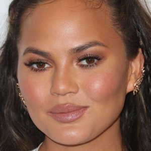 Celebrities Who've Been Publicly Fat Shamed - ZergNet