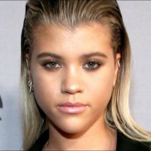 Lionel Richie's Daughter Has Grown Up to be Gorgeous - ZergNet