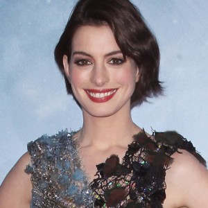 Anne Hathaway is Back & Looking Better Than Ever - ZergNet
