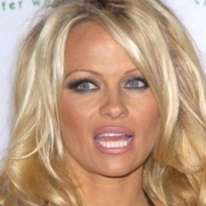 Celebs Who Are Secretly Broke - ZergNet