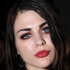 Kurt Cobain's Daughter Has Grown Up to Be Stunning - ZergNet