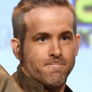 Celebrities Who Secretly Called The Paparazzi on Themselves - ZergNet